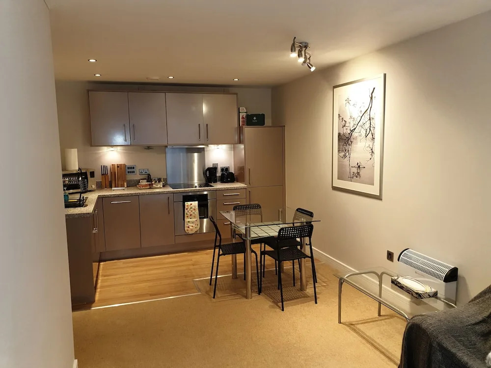 Birminghams Hidden Gem Emerald Apartment, Sleeps 4