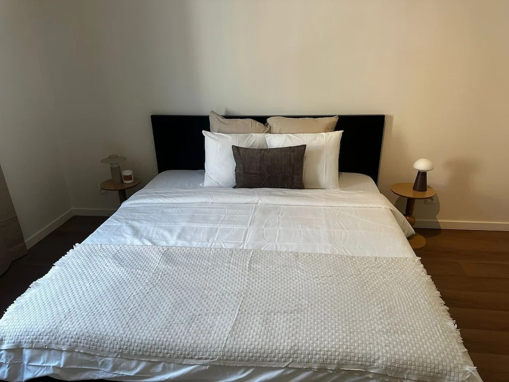 Stylish 2BR With 1LR Near to City Center
