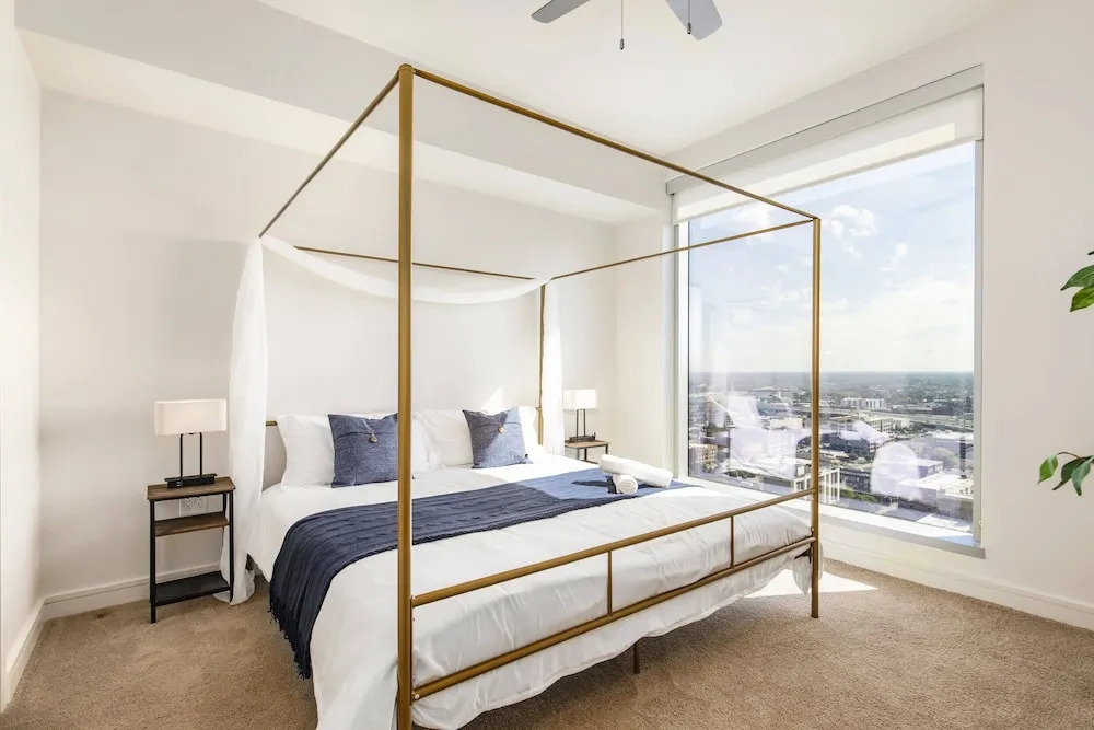 Luxurious High Rise 1BR With Louisville Flair by Cozysuites
