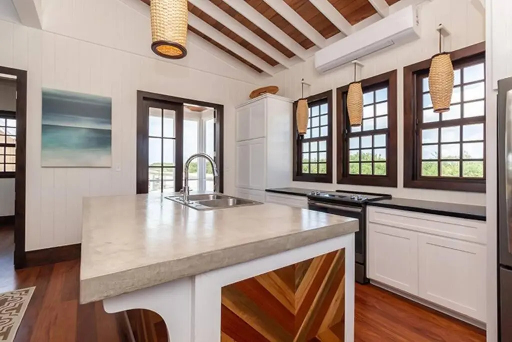 Athena's Mahogany House by the Bay 4 Bedroom/2 Bathroom