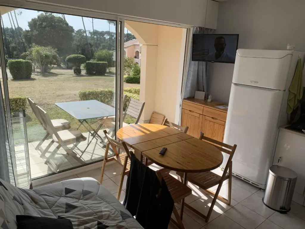 Appartement T2 cabine, capacité 4 personnes, à 600 m de la plage