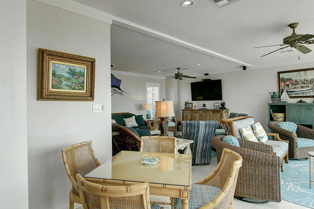 Channelview 305