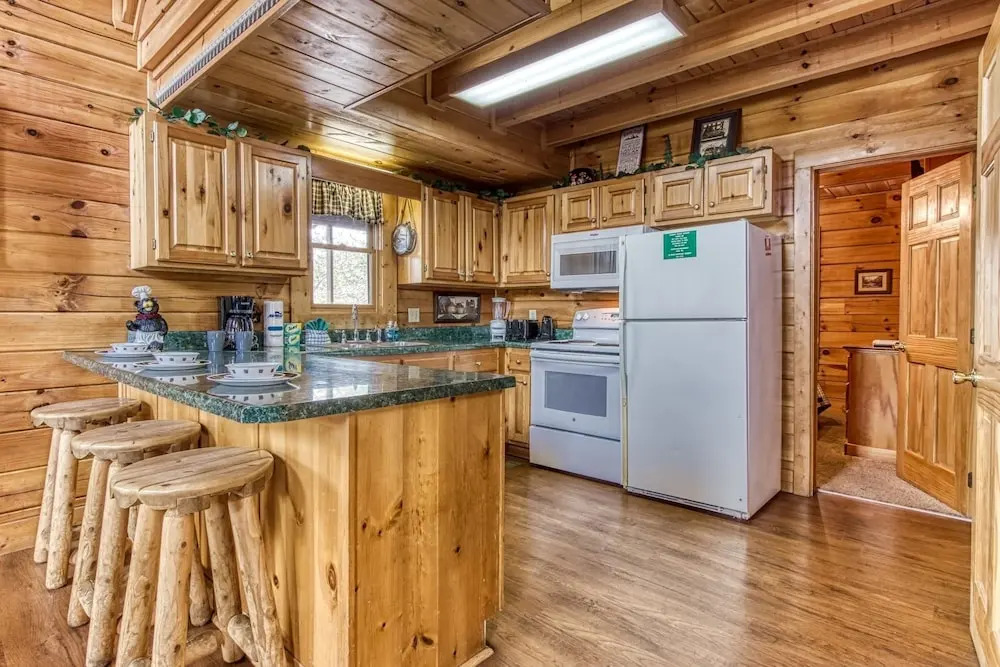 ER6 - On Eagles Wings - Great location, Close to all the action! cabin