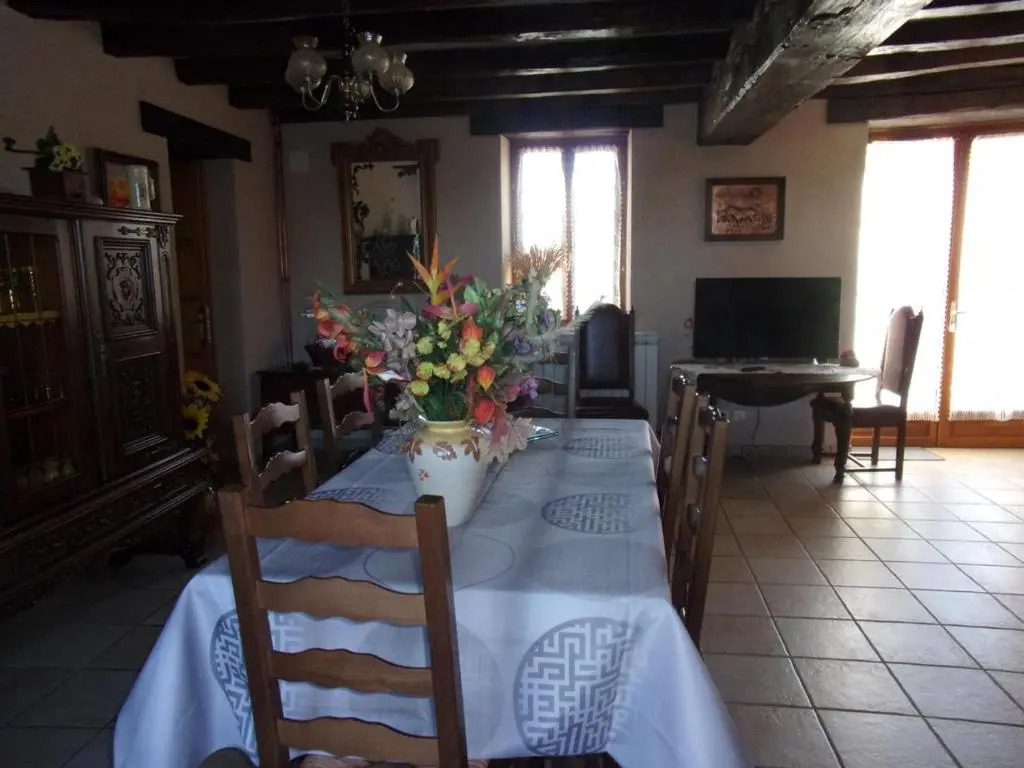 Fermette rénovée, animaux acceptés, internet, Montluçon proche - FR-1-489-83