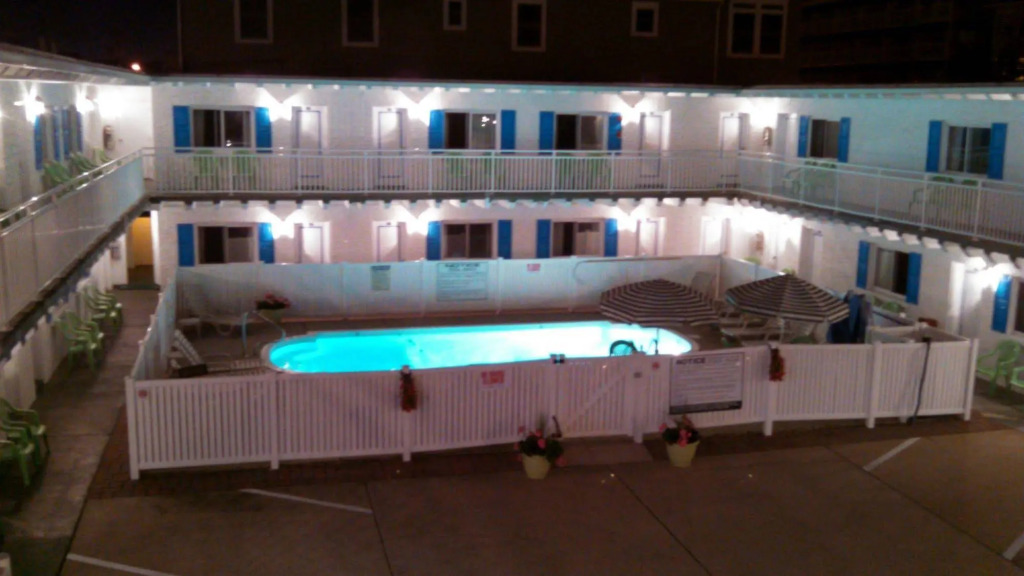 Tradewinds Motel