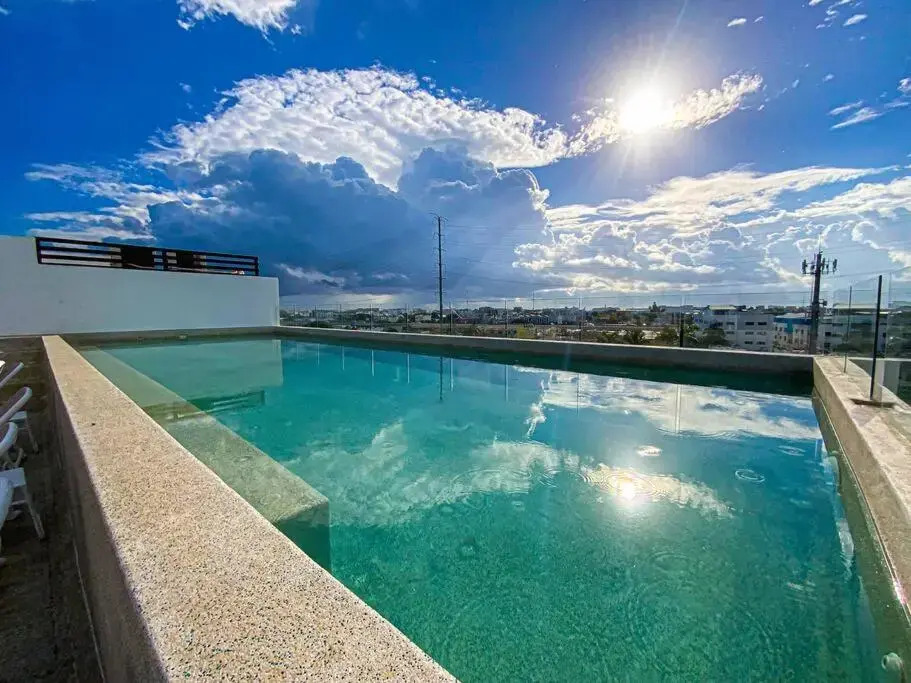 Luxury Condo 10 min walk from the Beach