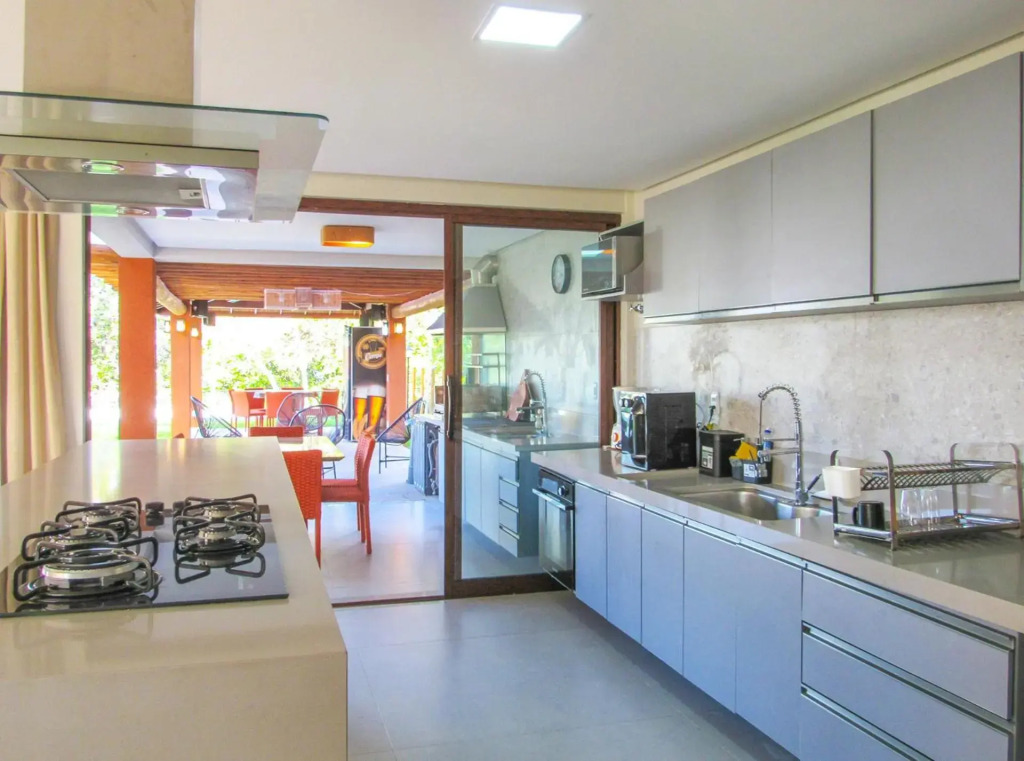 Casa incrivel c piscina e lazer Praia do Forte BA