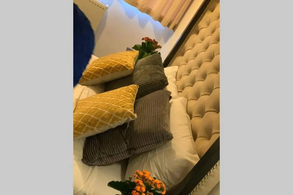 4 Bedroom House Coventry Hosted By SnoozeNow