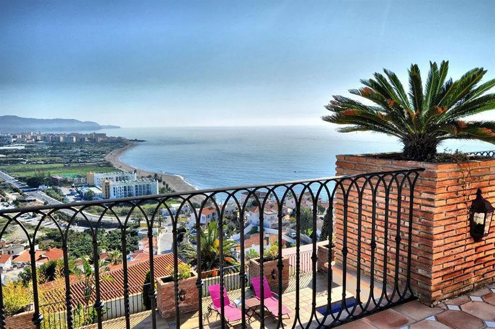 Welcome Inn Nerja guest house Luxury Bed & Breakfast