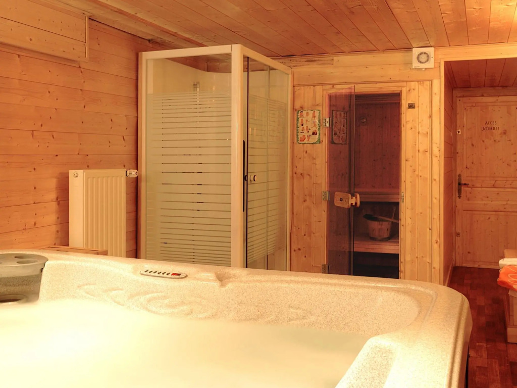 Luxury chalet with fireplace in the area of Alpe d'Huez