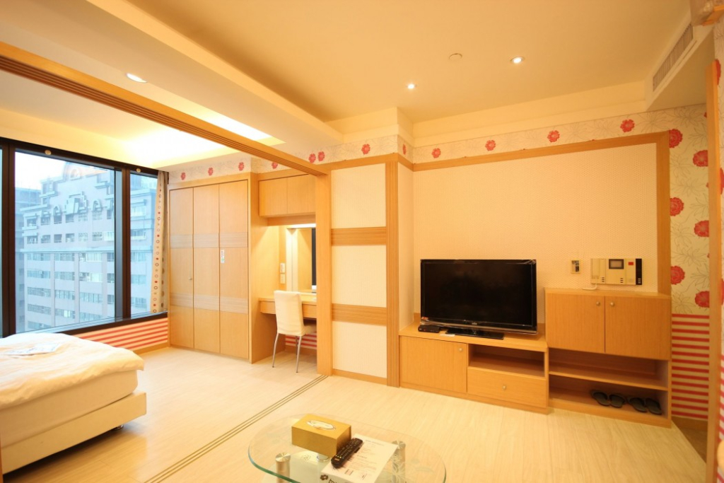 85 Childhood Suite