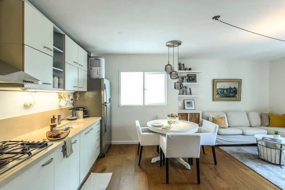 Boutique 1BR Apt with parking