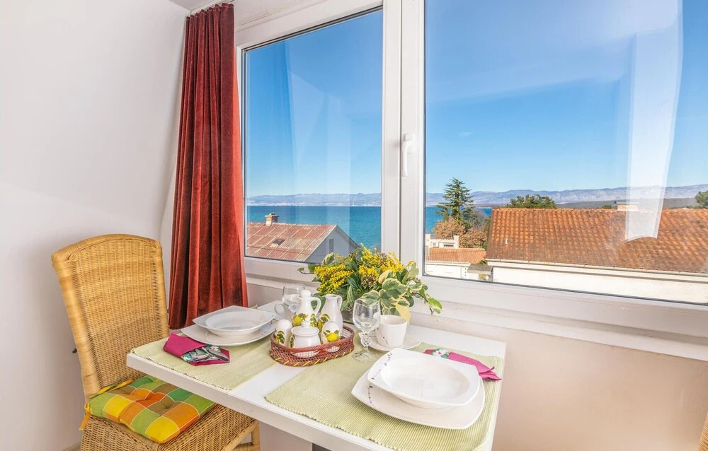Beautiful Apartment in Vantacici With Wifi
