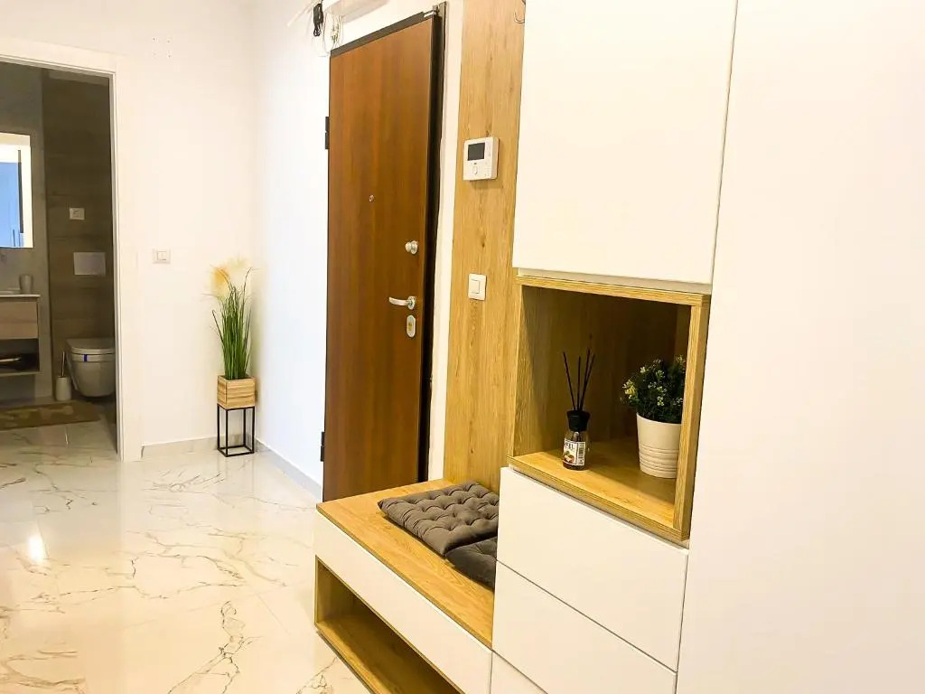 Serene Ambiance 1 BR Apartment with private parking and terrace