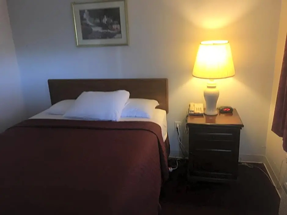 Villager Motel & Glen Manor Estate