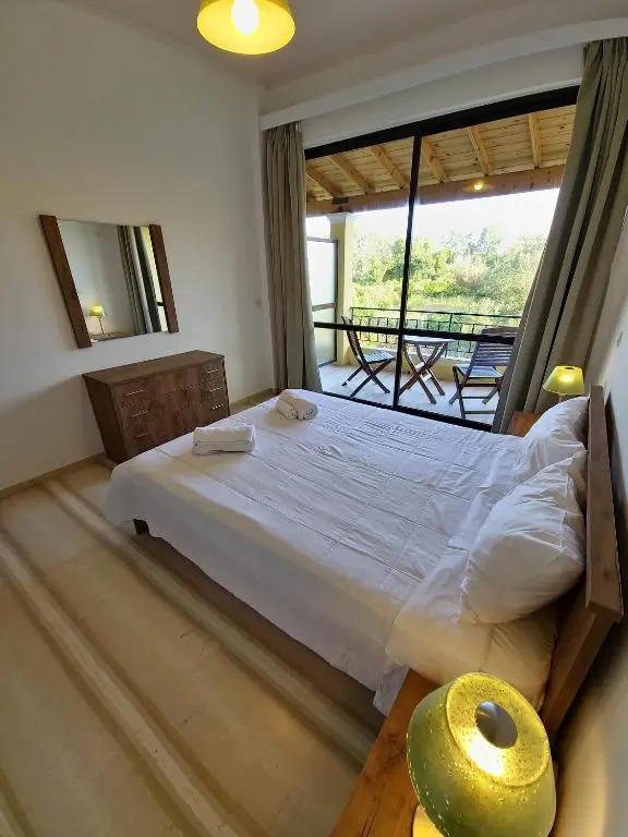Alexandra Studio 12