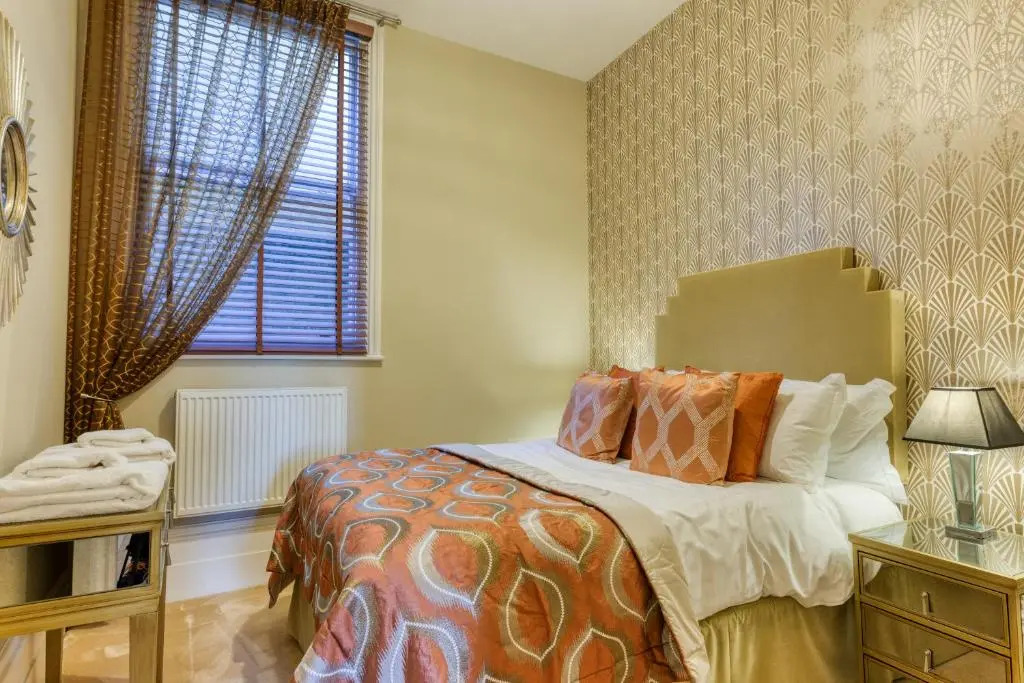 The Regency - Sea views and a modern art deco style interior