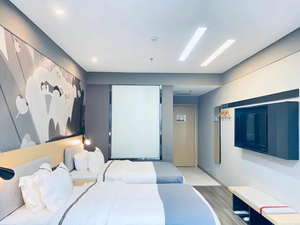 Thank Inn Hotel Hubei Yichang Wuyi Square
