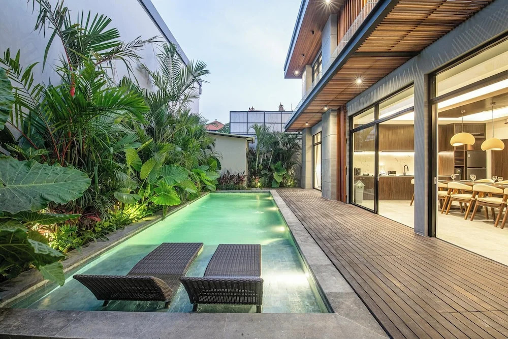 Tropical Elegance 5BR Canggu Villa Near Beach