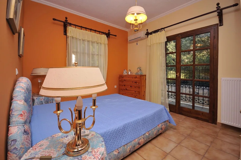 Family Maisonette by the Beach with Pool