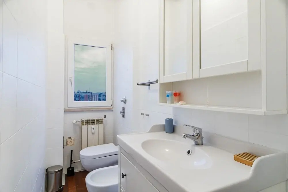 JOIVY Sleek Flat W/Balcony