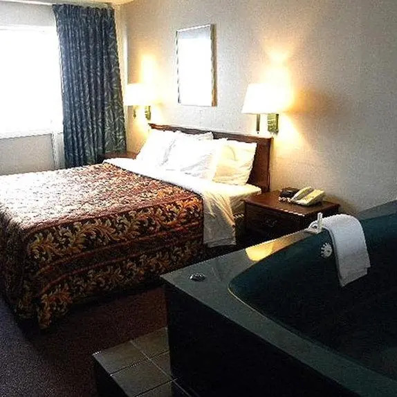 Magnuson Hotel Lansing