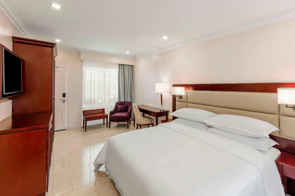 Sheraton Samoa Aggie Greys Hotel & Bungalows