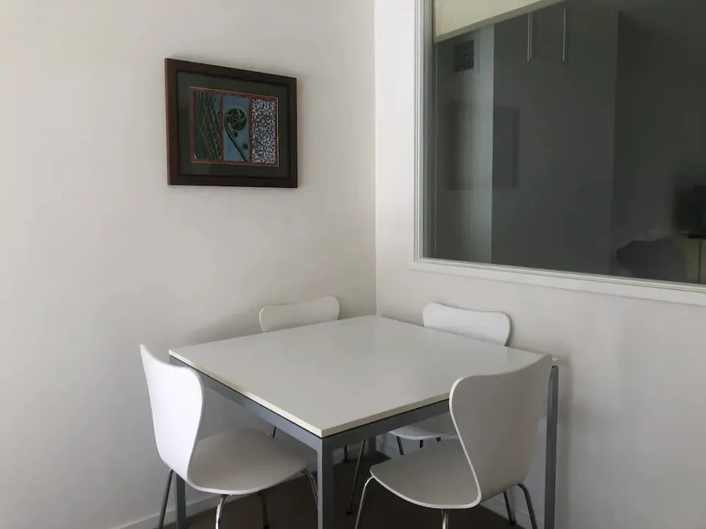 Spacious 2BR Near Westfield Newmarket