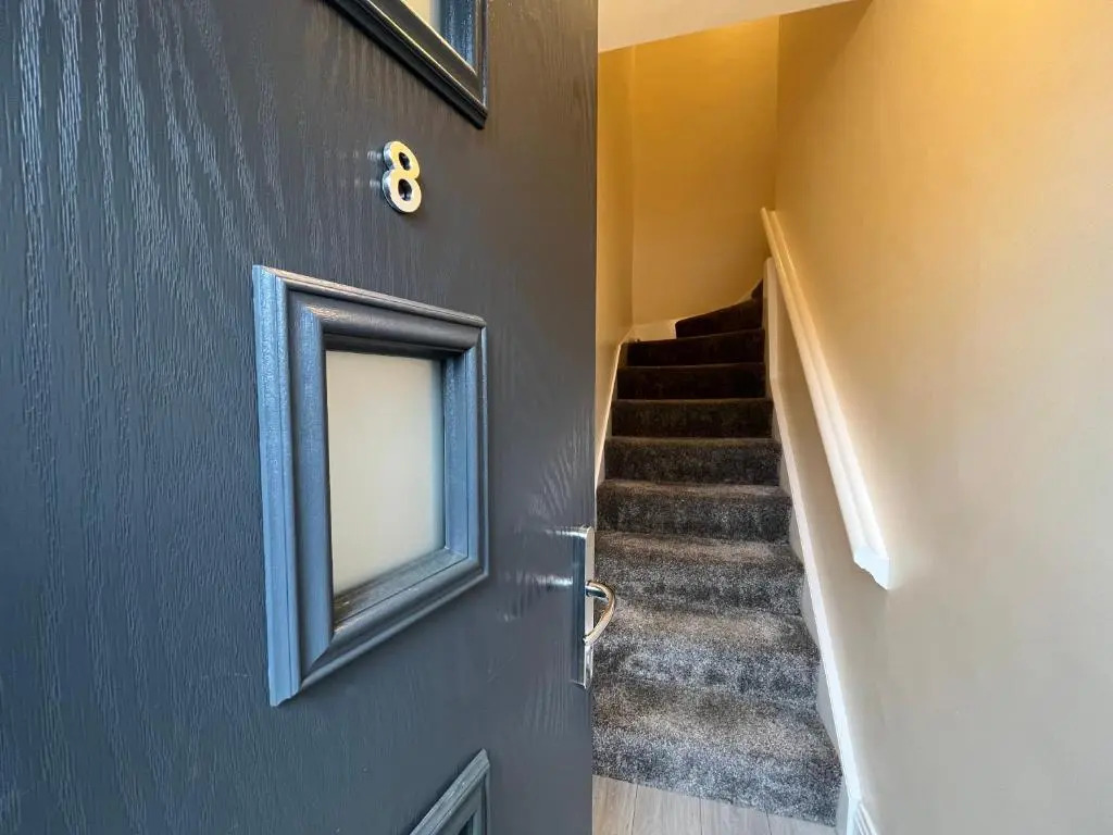 York Centre 2 Bedroom Renovated Flat, 8 Escrick Street