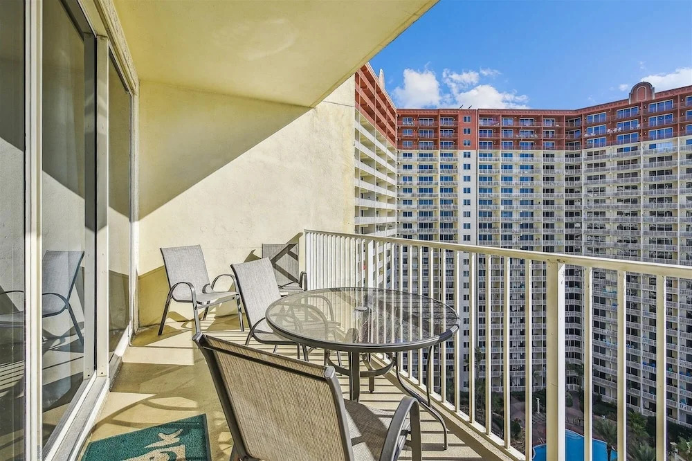 Shores Of Panama 1506, Perfect For A Great Couples Getaway! Free Fun! Reserved Parking 1 Bedroom Condo by RedAwning