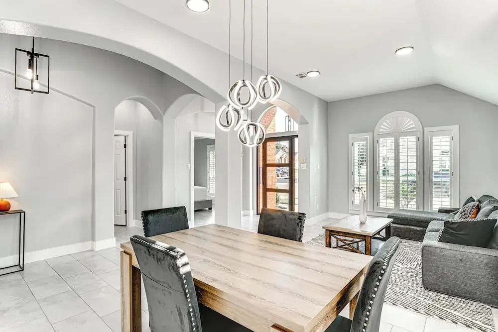 2 Living Areas, Fireplace! Gem 11 Mi to Fort Worth