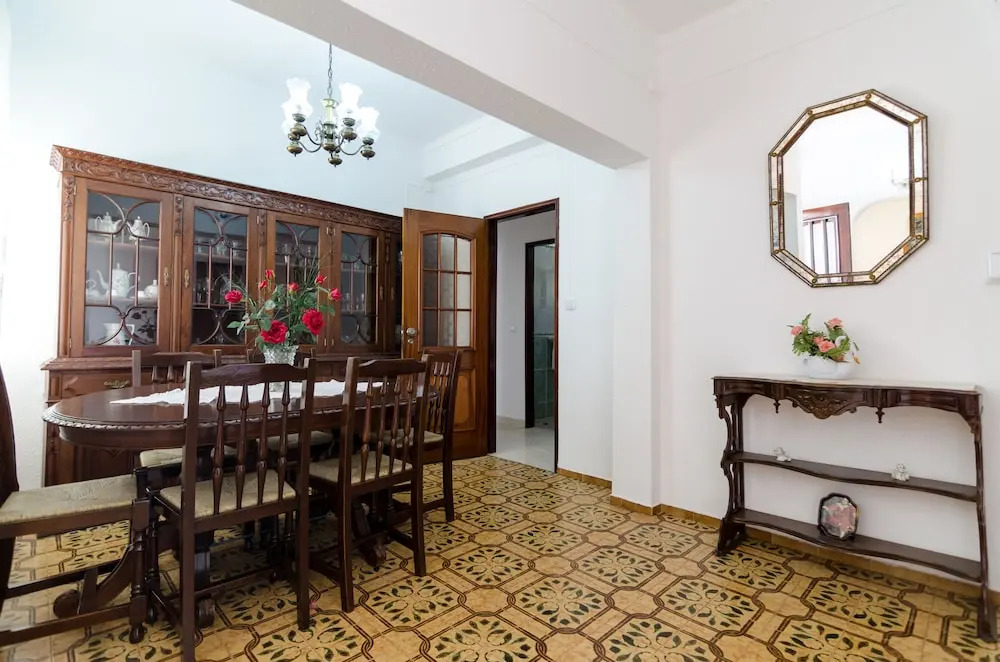 Charming 3BR Villa With Pool in Armação de Pêra