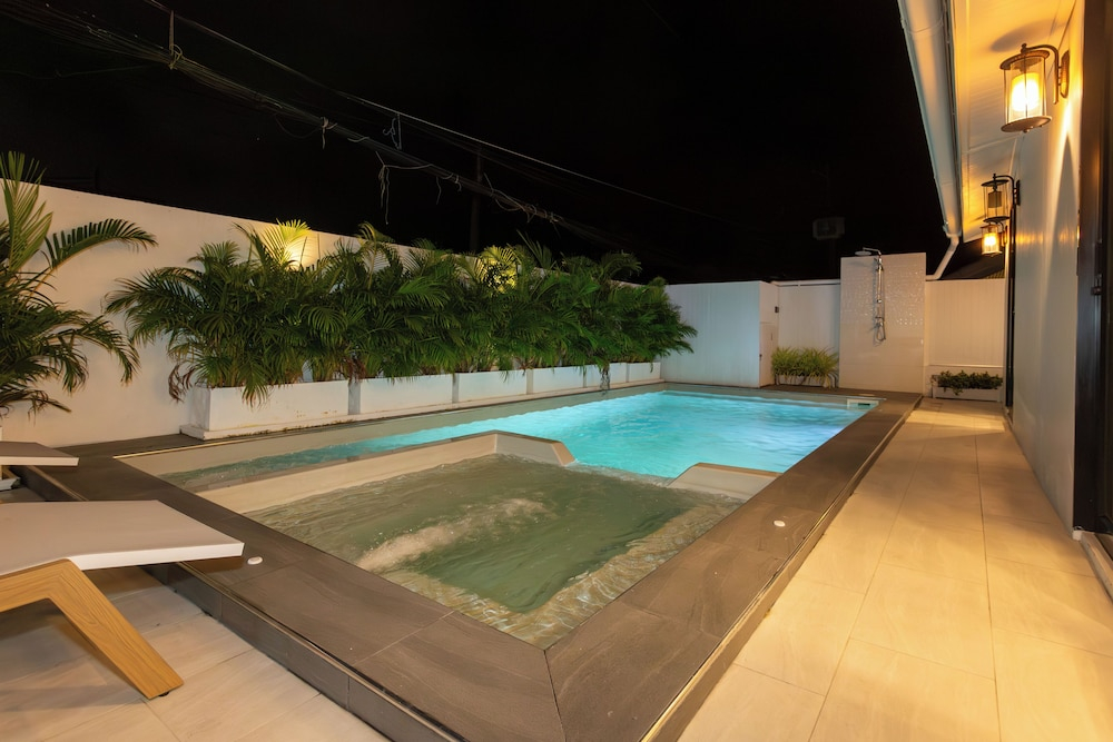 Newly Renovated Pool Villa with BBQ V296