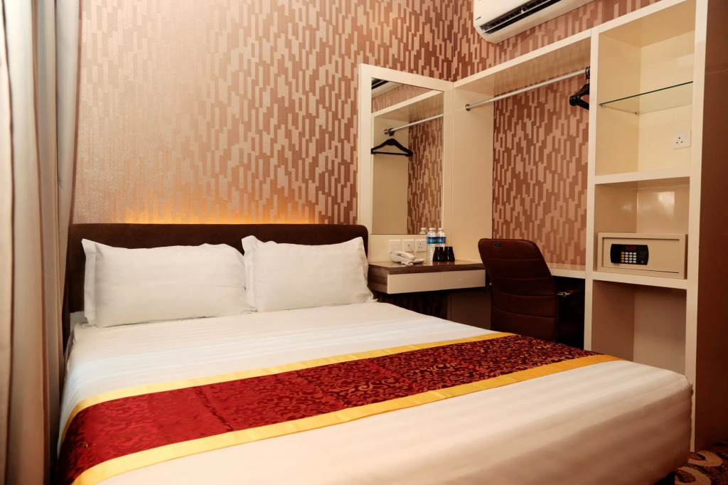 Golden Valley Hotel