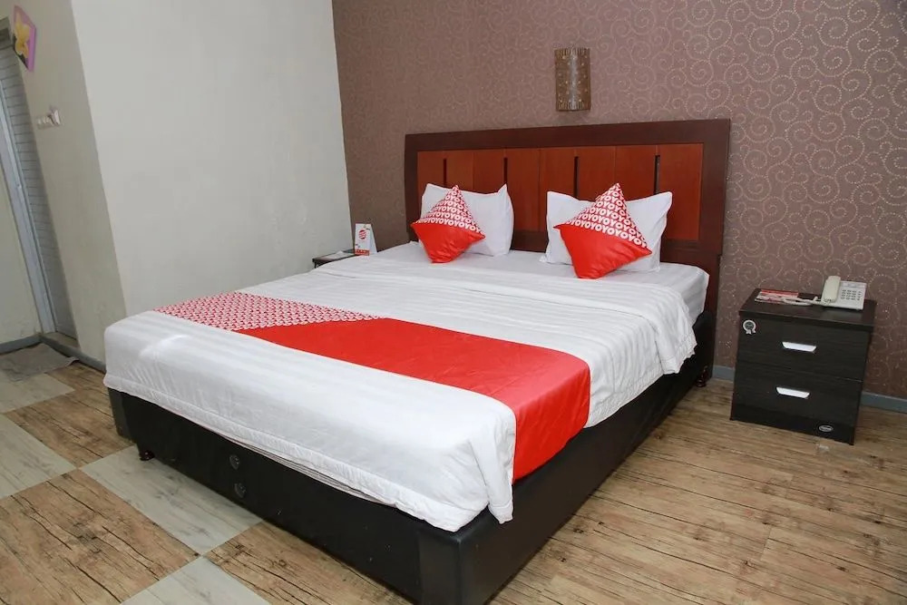 OYO 1656 Parama Su Hotel