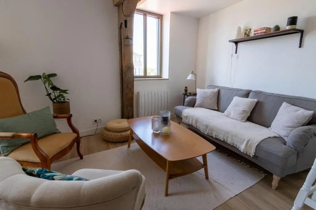 APPARTEMENT DUPLEX SAUMUR CENTRE, refait à neuf, à proximité du château