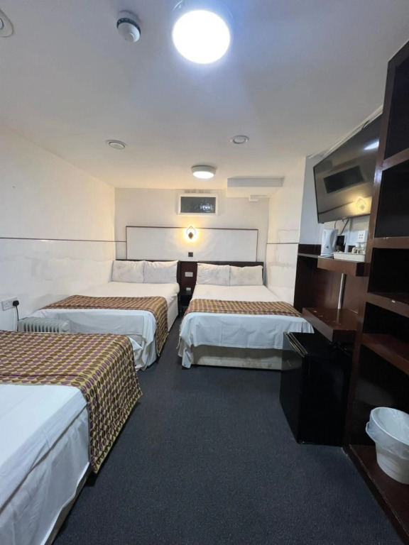 Plaza London Hotel