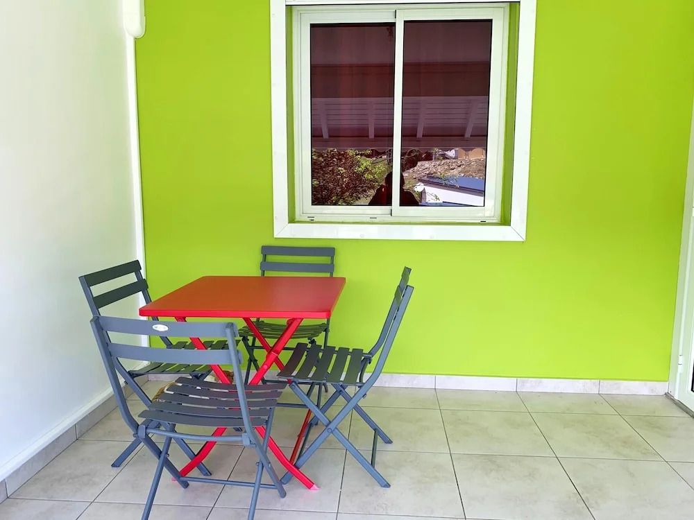 Apartment With one Bedroom in Le Gosier, With Shared Pool, Enclosed Garden and Wifi - 2 km From the Beach