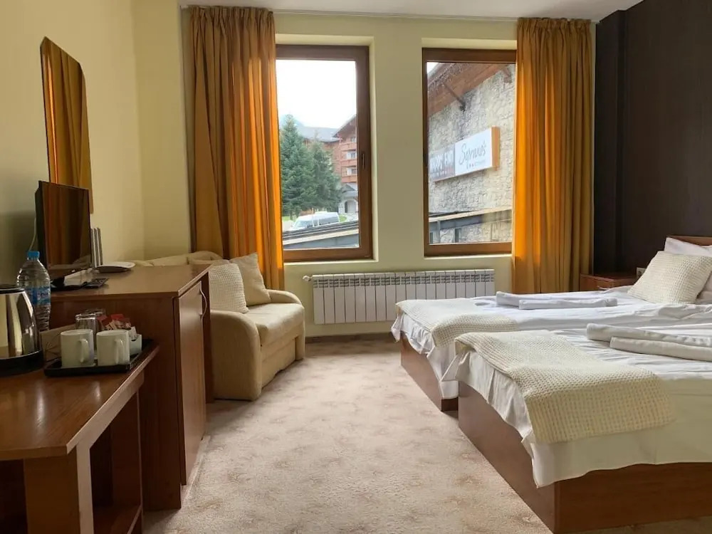 Room-granat Double Room 3- Next to Gondo