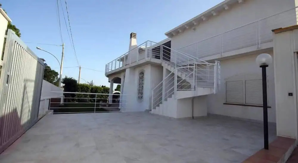Holiday Villa White