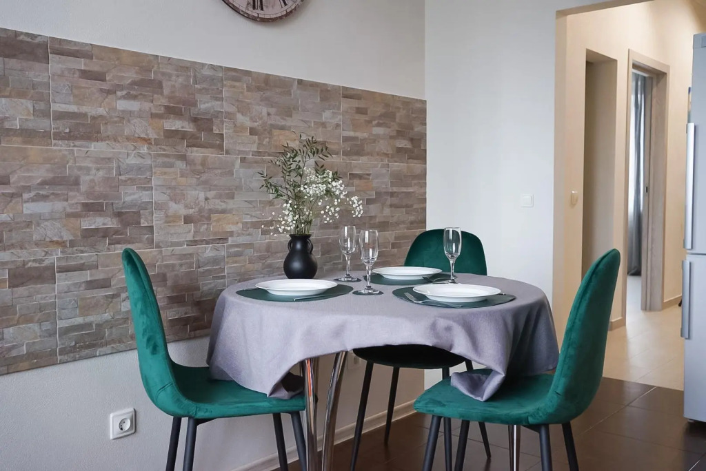 Apartments in Turist Centre of Kaliningrad (With the Botanic Garden View)