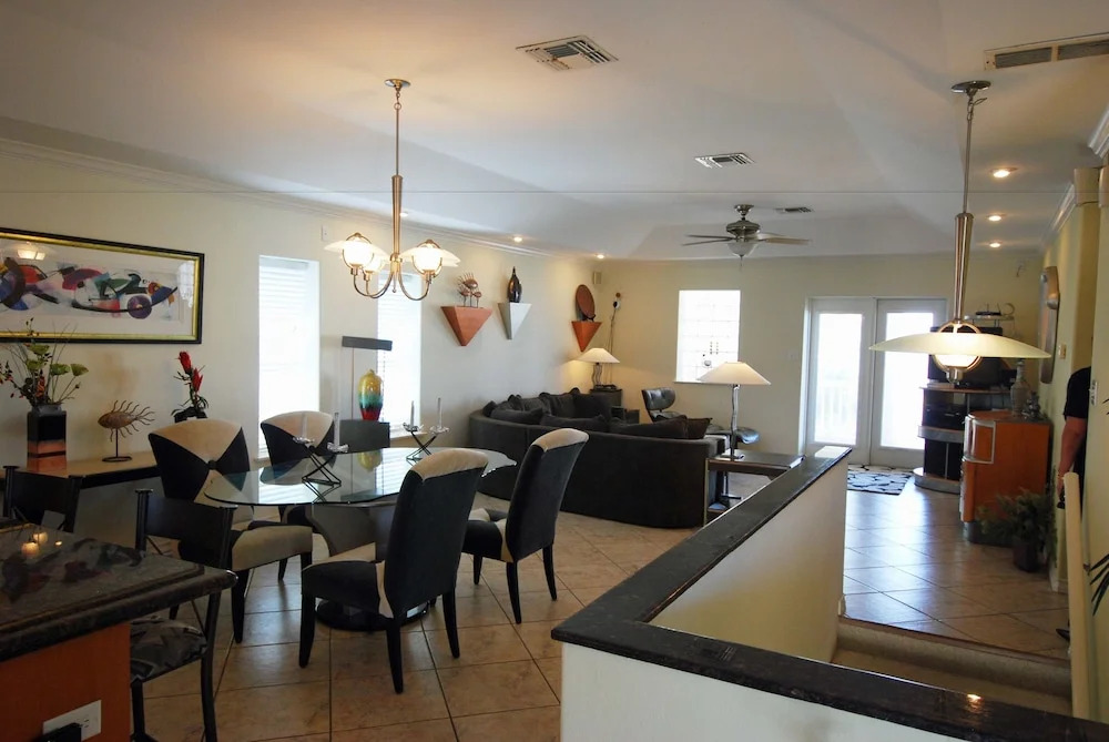 130 East Capricorn 3 Bedrooms 3 Bathrooms Home