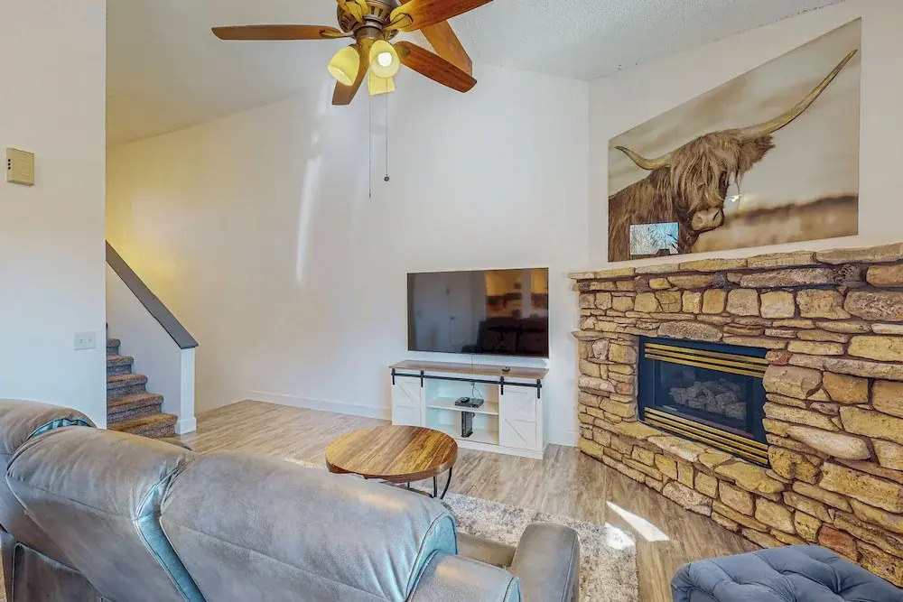 Near Hiking & Biking! Flagstaff Condo w/ Grill