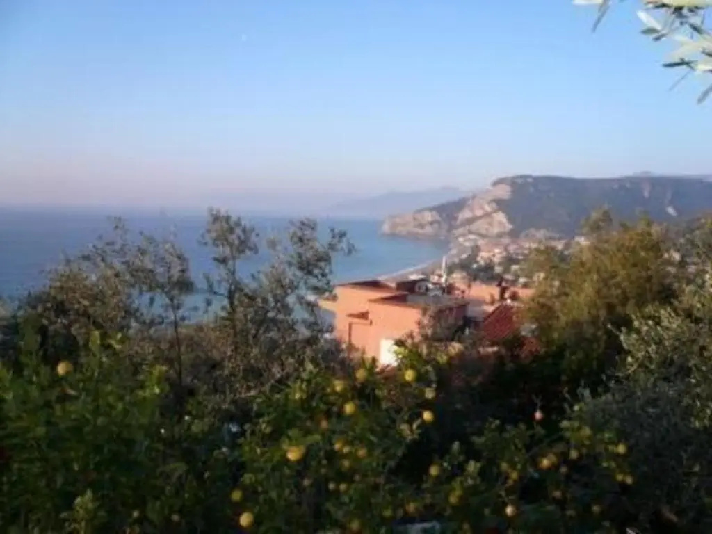 Ferienwohnung für 2 Personen 2 Kinder ca 40 m in Finale Ligure, Italienische Riviera Palmenriviera