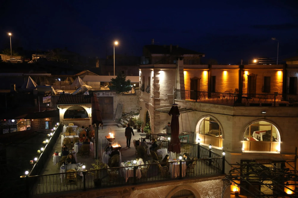 Hermes Cave Hotel