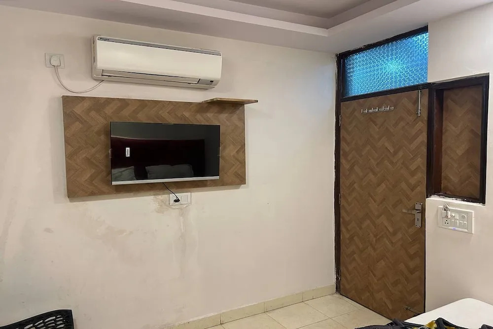 Hotel Re Pose Villa Walking Distance From New Delhi Railway Station and R K Ashram Metro Station