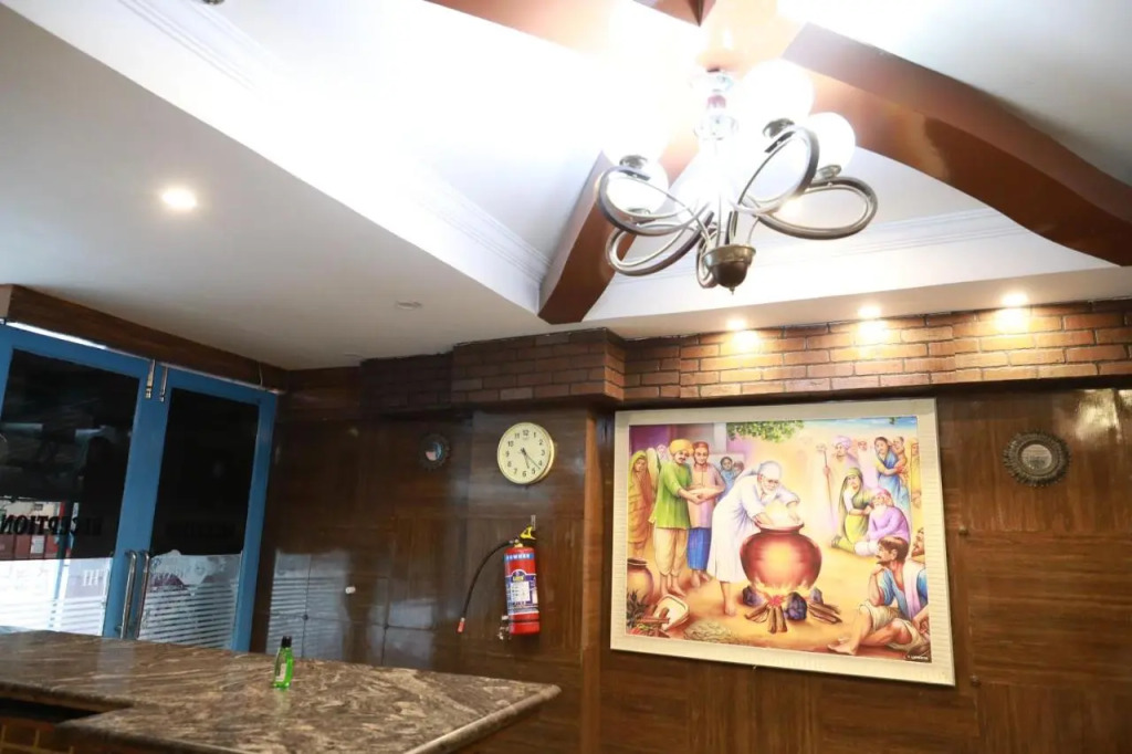 Sravanthy Inn
