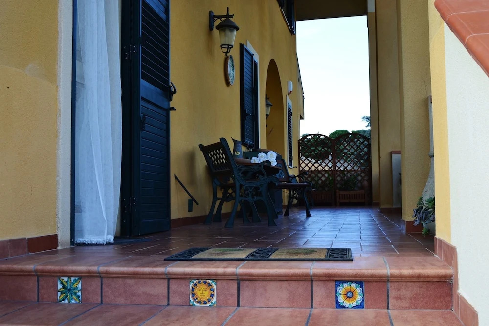 B b S Elia Villa Surrounded by Greenery Inside the Historic Dubini Park