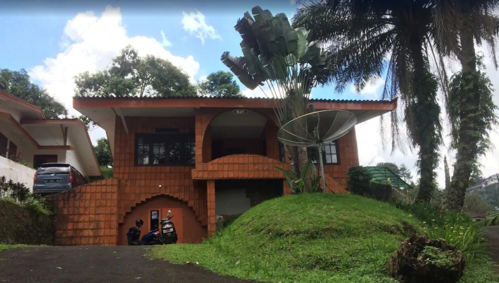 Puncak Camp Hills