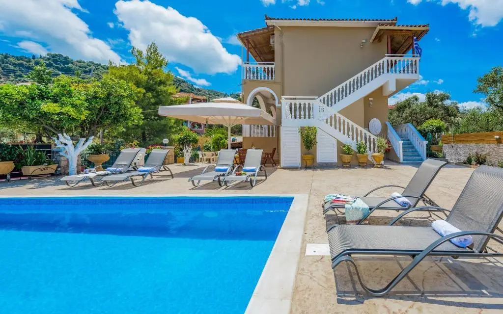 Costas Studios - 450m from Argassi center, by ZanteWize